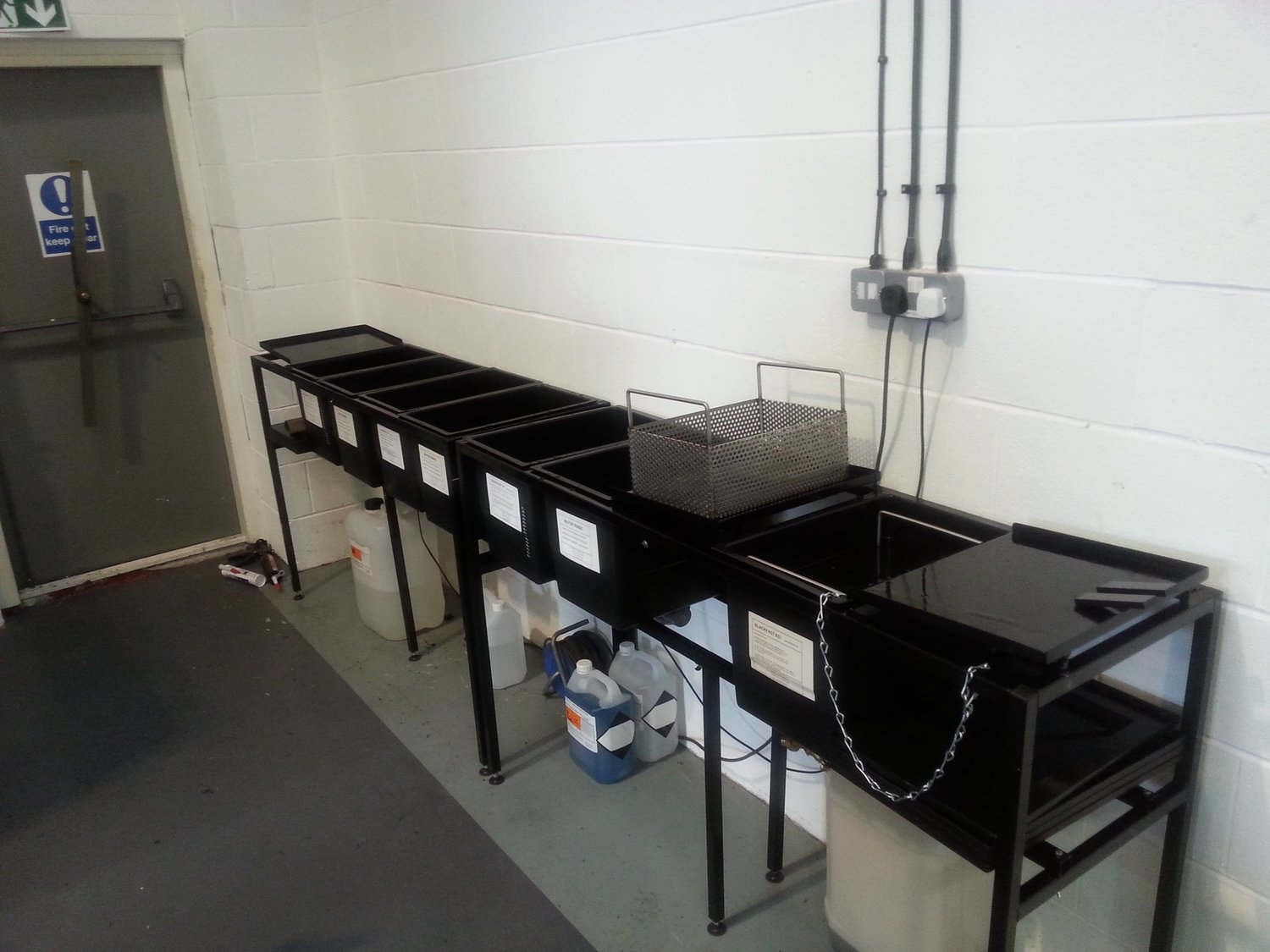 20 litre tanks, chemicals to fill, frame and baskets (Dewatering oil 833)
